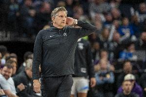 芬奇：G1球队表现不像我们自己 纪律性&韧性&身体对抗都很差