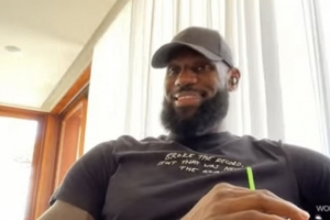 詹姆斯：休赛期我首先要恢复健康 我还会看女儿比赛 和家人度假