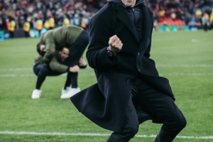 今日是恩里克55岁生日，巴黎社媒：主帅，祝您度过美好的一天