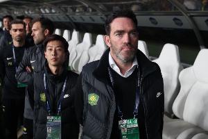 记者：苏亚雷斯和亚泰谈挺久的了，他对这支队伍有认识和了解