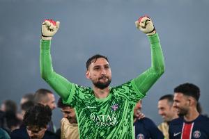 一天一门神！多纳鲁马两场8扑救&3神扑封锁枪手，金球赔率飙升第4