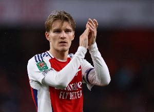 勒伯夫：厄德高踢球太干净了，在现代足球中你要敢于去冒险和尝试