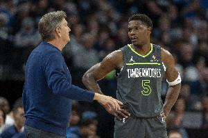 芬奇谈华子受伤：我当时很担心 已做好他缺席本场剩余比赛的准备