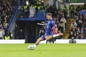 霍尔：对手收缩防守但幸运的是我看到了一些空间 希望能举起奖杯