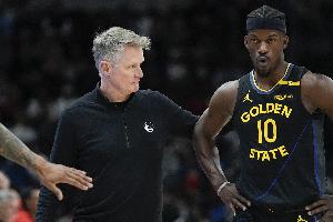 科尔谈14人轮换：库里缺阵后 我们在寻找适配巴特勒的阵容！