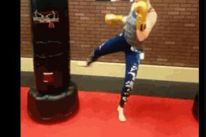 勇媒转发华子可以回归消息：别让狄龙看到华子的脚踝（猛踹）