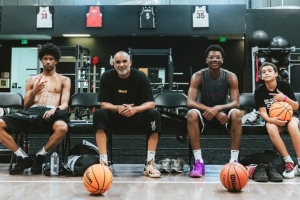 前湖人助教汉迪晒与布莱斯训练照，詹姆斯评论：太棒了！