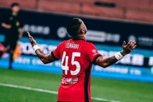 海港外援莱昂纳多社媒：感谢上帝，在主场取得了精彩的三分