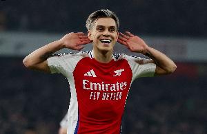 记者：阿森纳就长期续约合同与特罗萨德进行深入谈判