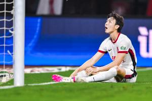 17分钟被换下！元敏诚是硬伤导致的足底不适，不会影响后续比赛