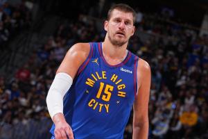 4届MVP这是咋了？G3进行到末节 约基奇三分8中0+出现8次失误