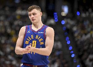 存在感不强！布劳恩半场4投1中 得到3分3板1帽&正负值-10