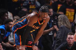 记者：亚历山大关键时刻的每一次出手 对掘金来说都是好球