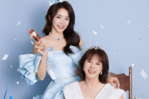 余霜分享和妈妈的母亲节写真合照：愿我的女神永远闪闪发光✨