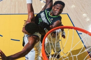 2-1领先！森林狼官方晒赢球海报 爱德华兹隔扣卢尼荣登封面