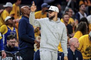 Slater：库里G3赛前进行了中度训练 这是库里回归的第一步