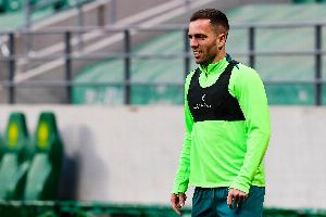 足球报：塞尔吉尼奥与林良铭连线，让看台上的伊万拿手机录视频