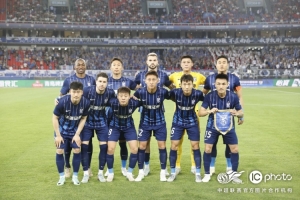 武汉三镇队上半场暂时0-2大连英博，不言弃共战斗，加油三镇！