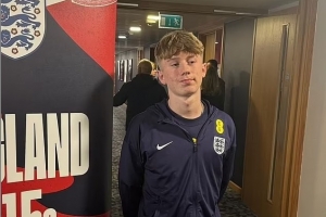 邮报：阿森纳、切尔西、西汉姆关注英乙U16后卫本-海德