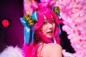 建议学一下LOL北美赛区Coser站在选手后方督战 ​​​