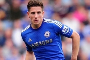 太阳报：切尔西旧将哈钦森在比赛之后因为心脏问题接受手术