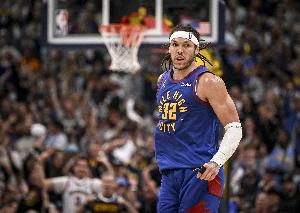 后劲不足！阿隆-戈登13中6拿到13分5板 下半场仅3分