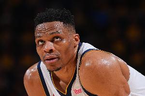 威少妻子怒斥记者：你真够垃圾的 你散布这么多谣言为骗流量