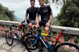 初代归化今何在？阿兰和艾克森相约骑车一人退役一人半退役