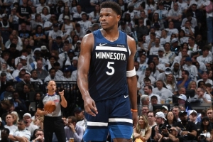 段冉：爱德华兹打破质疑证明自己 库明加不是不能打 只是不适合