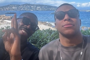 姆巴佩社媒晒与登贝莱合照：祝你生日快乐，长命百岁！