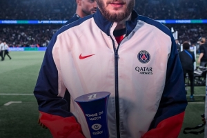 满分评分&全场最佳，K77数据：7射门5射正1中框，传球成功率96%