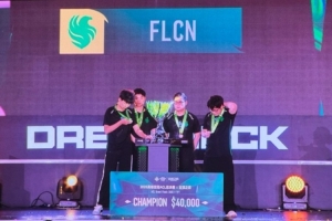 也算抗韩成功媒体人：ACL云顶FLCN零封T1夺冠 冠军留在中国