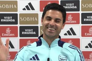 逗笑全场记者山路十八弯提问约克雷斯，阿尔特塔绷不住笑场