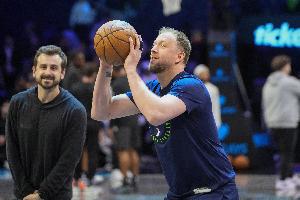 芬奇：英格尔斯说过他以后想当教练 他在这方面会很出色的