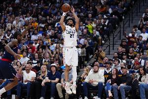 贾马尔-穆雷常规赛场均21.4分6助 季后赛场均21.8分5.2助