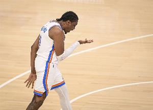 上半场雷霆禁区得分40-20领先掘金 利用失误得分12-0领先