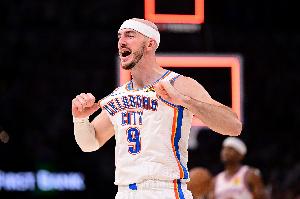 领先两位数率先变阵！卡鲁索下半场顶替哈滕首发