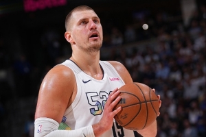 怎么回事？掘金上半场罚球16-5大幅领先 但比分落后14分