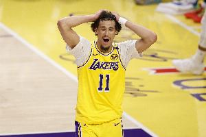 湖人自媒体：腿筋拉伤的戈登一场篮板比海斯一个系列赛都多