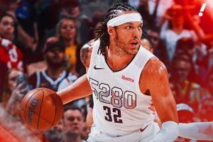 阿隆-戈登将进行赛前热身 希望能够出战今晚的比赛