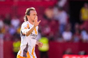 阿斯：阿隆索认可莫德里奇留队，后者接近续约薪水不是问题