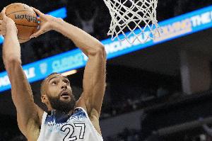 戈贝尔谈雷霆内线防守：他们压迫持球人收缩禁区做得很棒