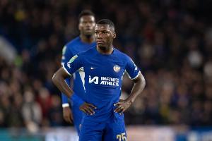 邮报：凯塞多原本想带蓝色面具出战曼联，但被告知最好戴黑色面具