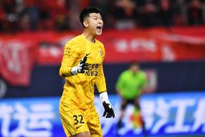 潘伟力预测国足首发：刘殿座、杨明洋、王钰栋出战，右后卫杨泽翔