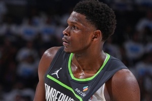 主攻手！华子半场18中7得16分7板3助 三分失准7投仅1中