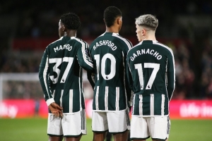 太阳报：曼联想卖掉加纳乔和梅努缓解财务压力，蓝军对前者感兴趣