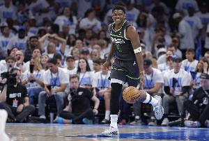 韦德：在爱德华兹身上看到了自己 我24岁夺冠&希望他也能做到