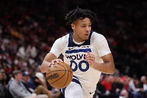 表现亮眼！小香农半场4分钟5中3拿季后赛生涯新高9分 首节没打