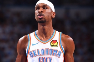 亚历山大站上罚球线 森林狼主场球迷齐声高喊：碰瓷大师