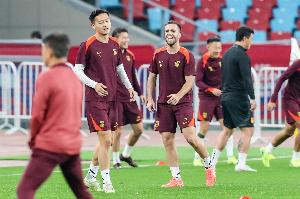 足球报：比赛间隔两周一旦放松状态则难保持，国脚身心都要紧起来